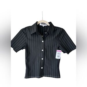 Sammy B button up top